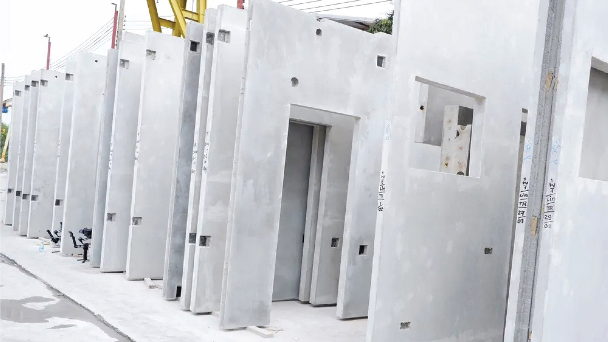 ปัญหารอยแตกร้าว ผนัง Precast รอยแตกร้าวผิว รอยแตกร้าวขนาดใหญ่